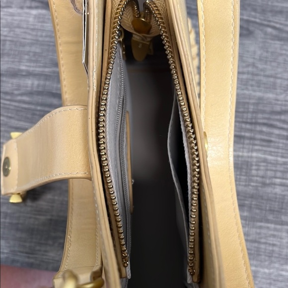 Antik Kraft Mustard Yellow Shoulder Bag with Whipstitch Detail!! 🌞 - Picture 9 of 9